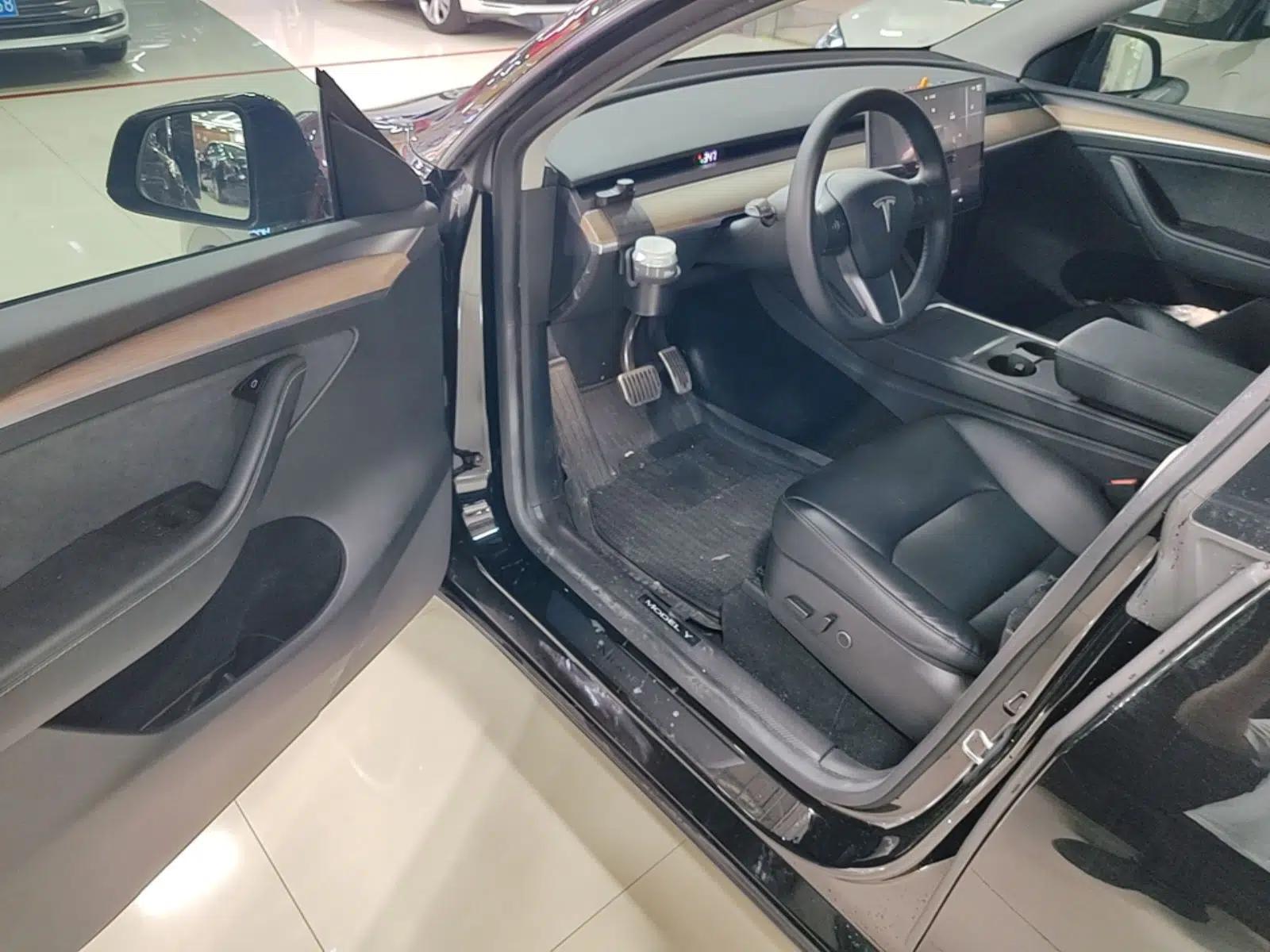 Tesla Model Y 2022 Rear-Wheel-Drive Version — миниатюра 18
