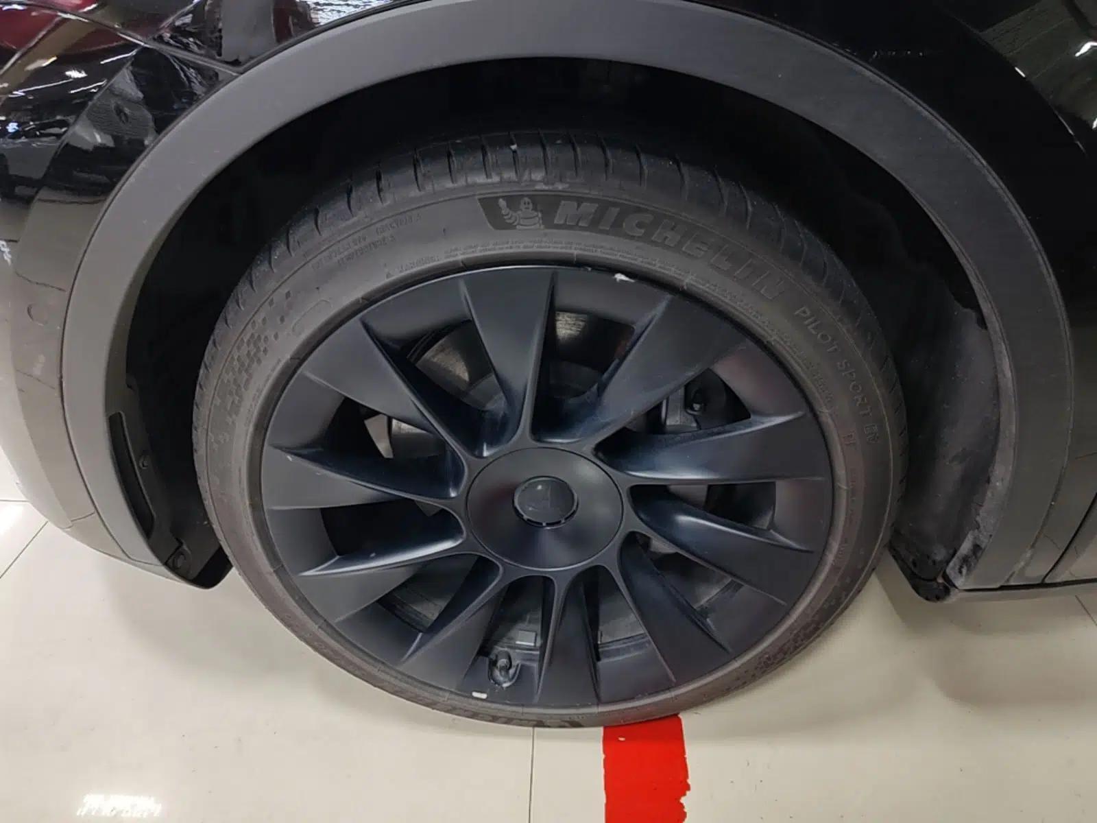Tesla Model Y 2022 Rear-Wheel-Drive Version — миниатюра 10