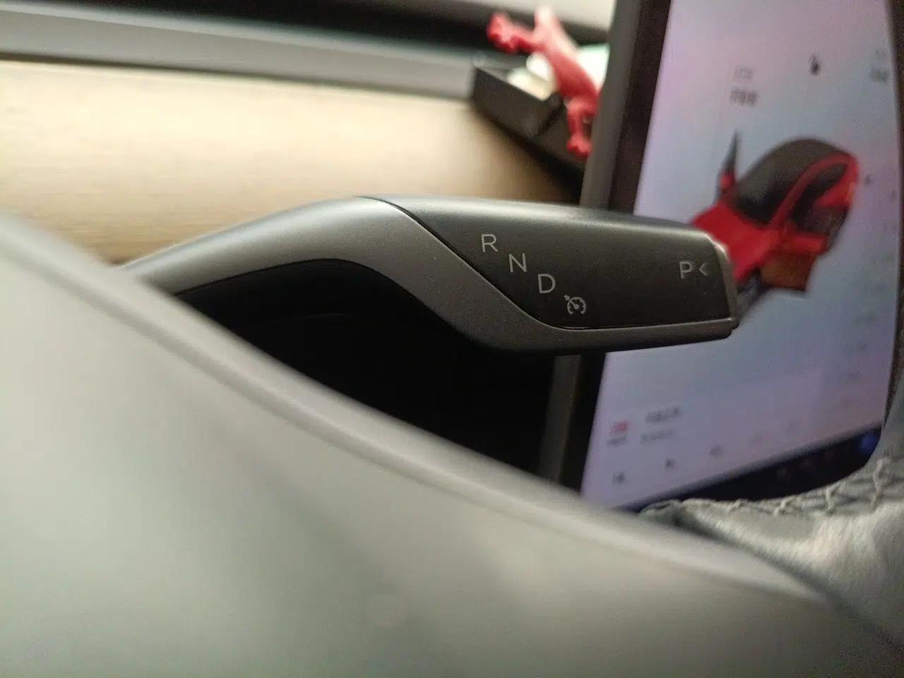 Tesla Model Y 2021 Standard Range Rear-Wheel Drive Version — миниатюра 14