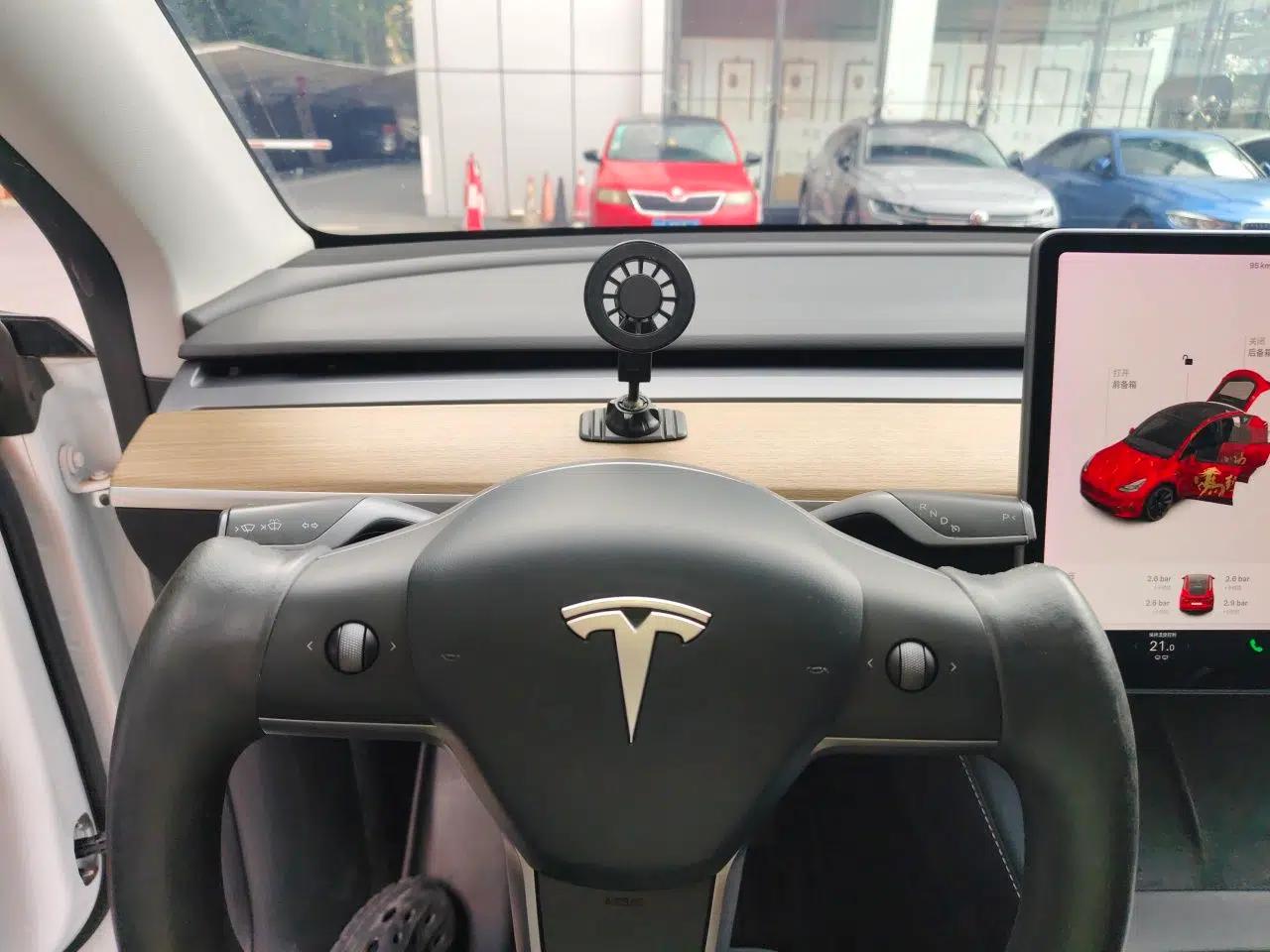 Tesla Model Y 2021 Long-Range All-Wheel-Drive Version — миниатюра 11
