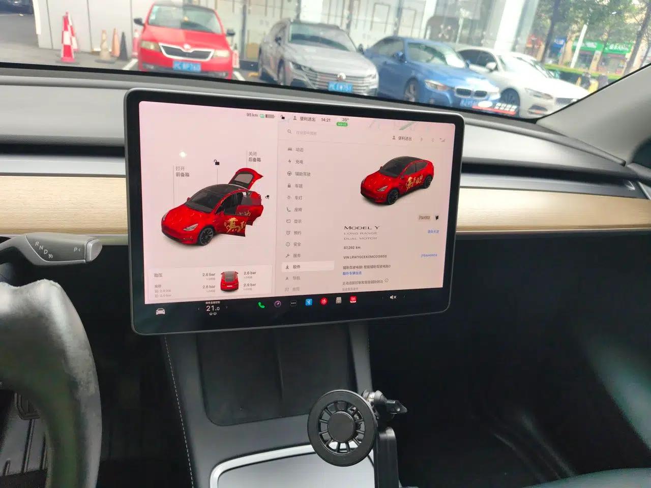 Tesla Model Y 2021 Long-Range All-Wheel-Drive Version — миниатюра 13