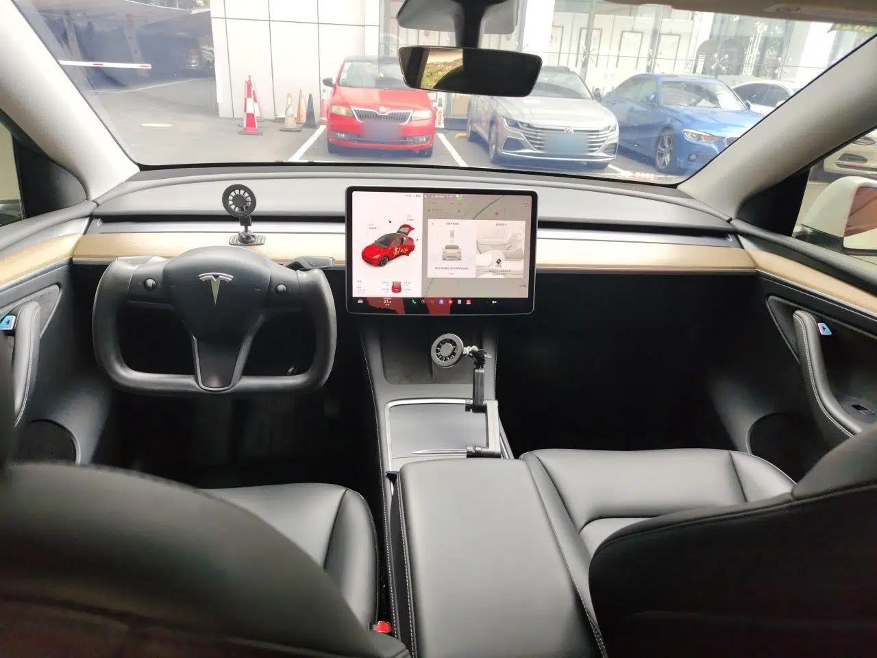 Tesla Model Y 2021 Long-Range All-Wheel-Drive Version — миниатюра 9