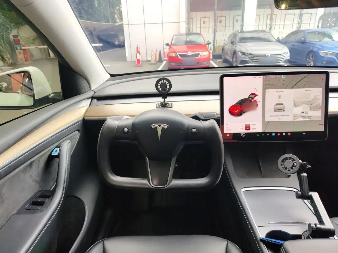 Tesla Model Y 2021 Long-Range All-Wheel-Drive Version — миниатюра 10