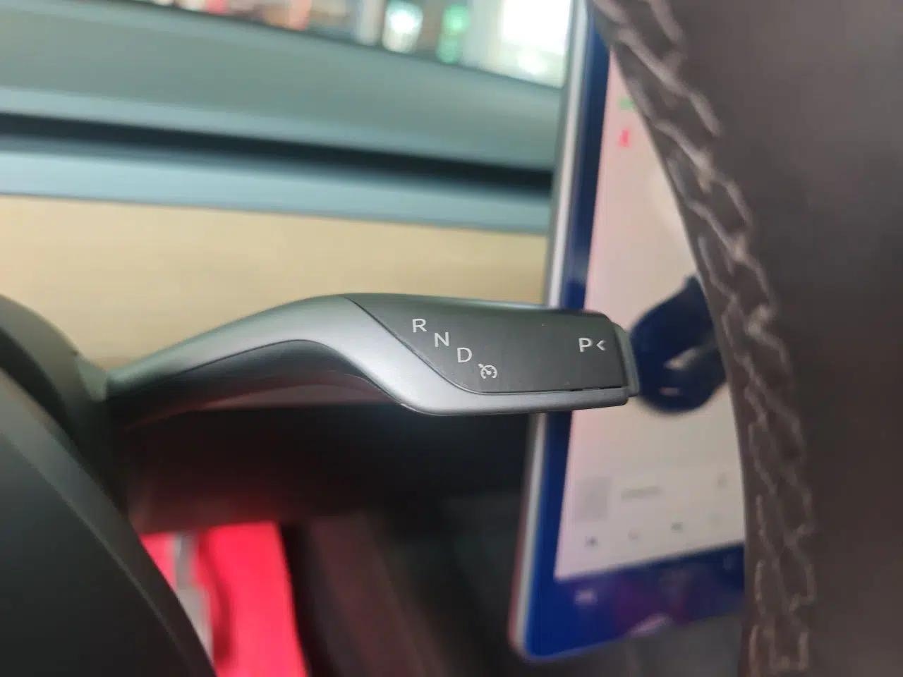 Tesla Model Y 2021 Long-Range All-Wheel-Drive Version 3D7 — миниатюра 14