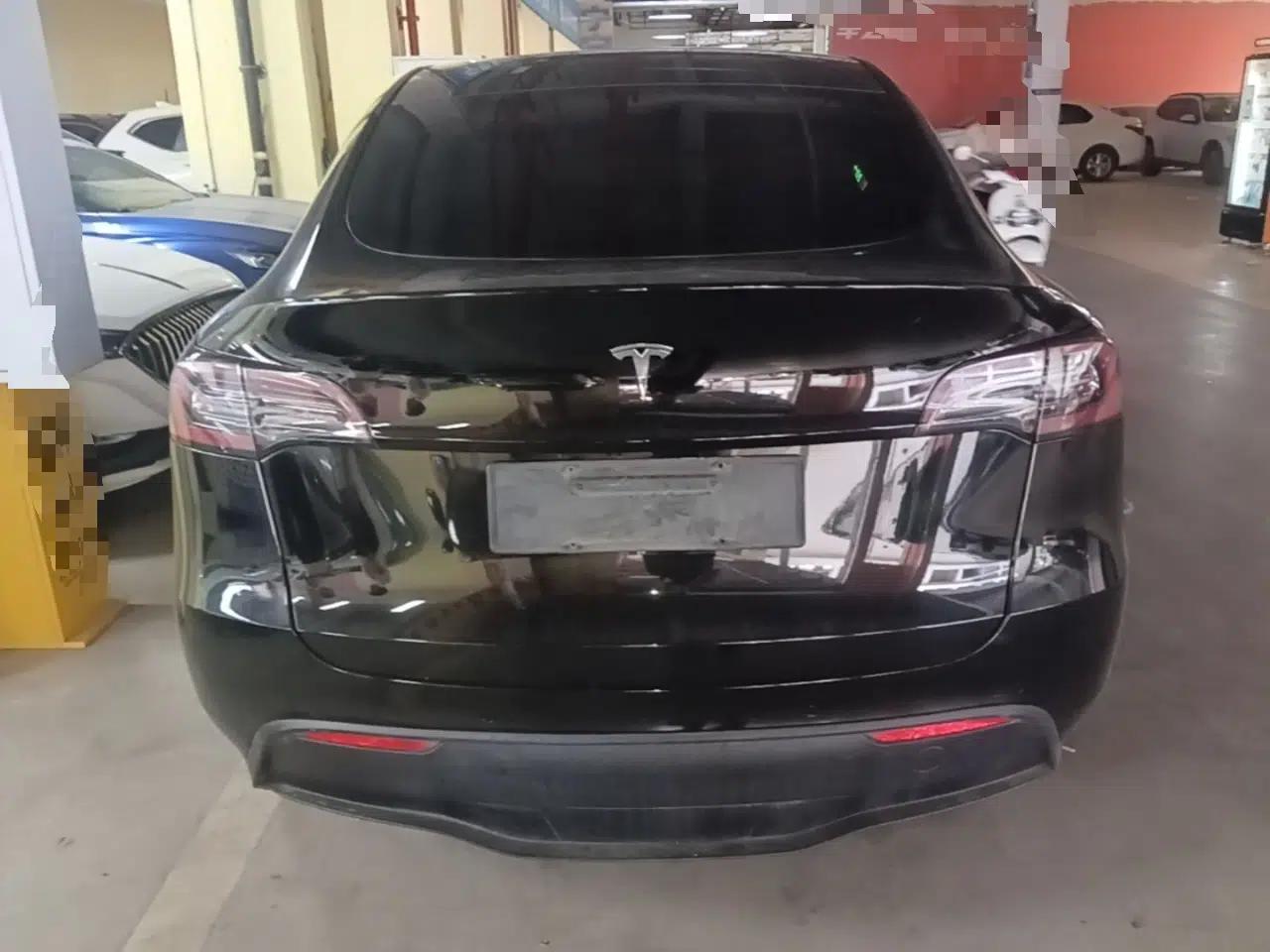 Tesla Model Y 2021 Long-Range All-Wheel-Drive Version 3D7 — миниатюра 5