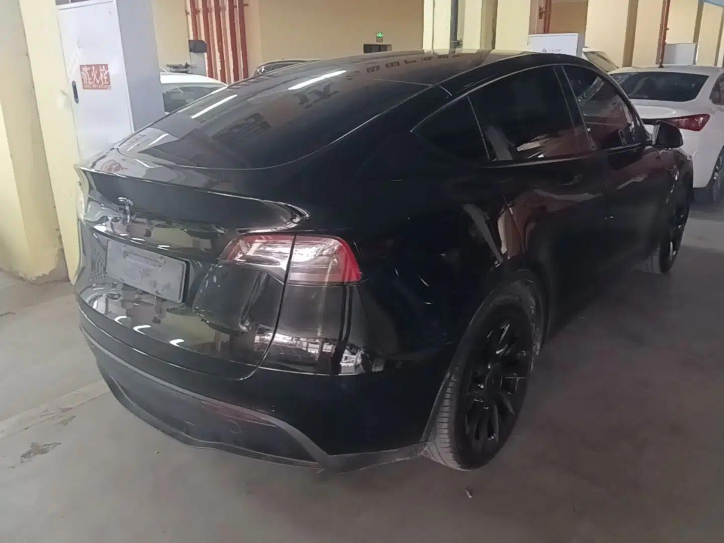 Tesla Model Y 2021 Long-Range All-Wheel-Drive Version 3D7 — миниатюра 6