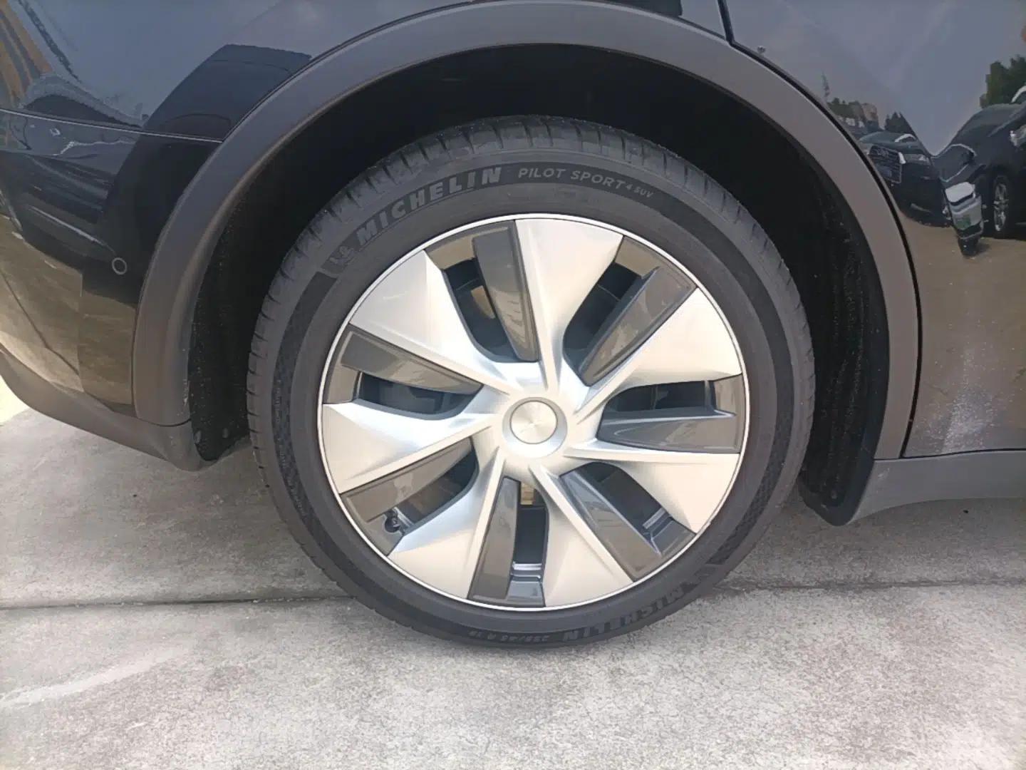 Tesla Model Y 2022 Revised Version Rear-Wheel Drive — миниатюра 11
