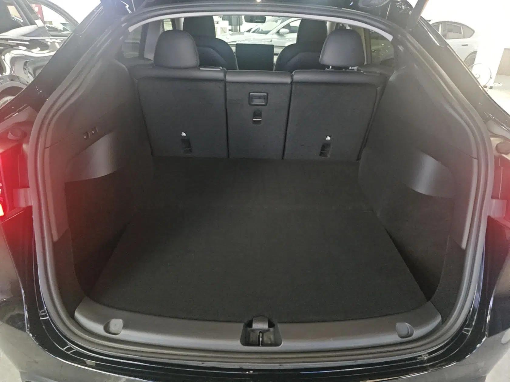 Tesla Model Y 2022 Rear-Wheel-Drive Version — миниатюра 22