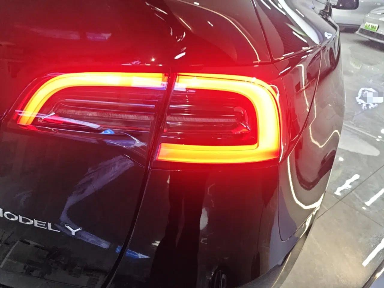 Tesla Model Y 2022 Rear-Wheel-Drive Version — миниатюра 9