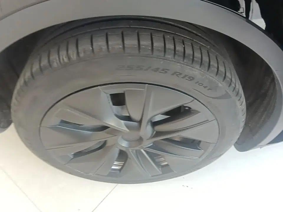 Tesla Model Y 2022 Revised Version Rear-Wheel Drive — миниатюра 11