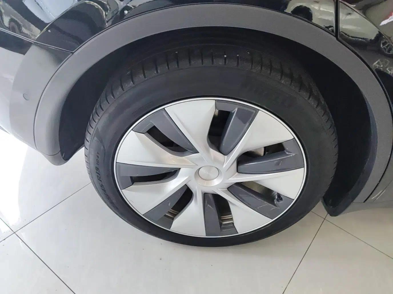 Tesla Model Y 2022 Revised Version Rear-Wheel Drive — миниатюра 11