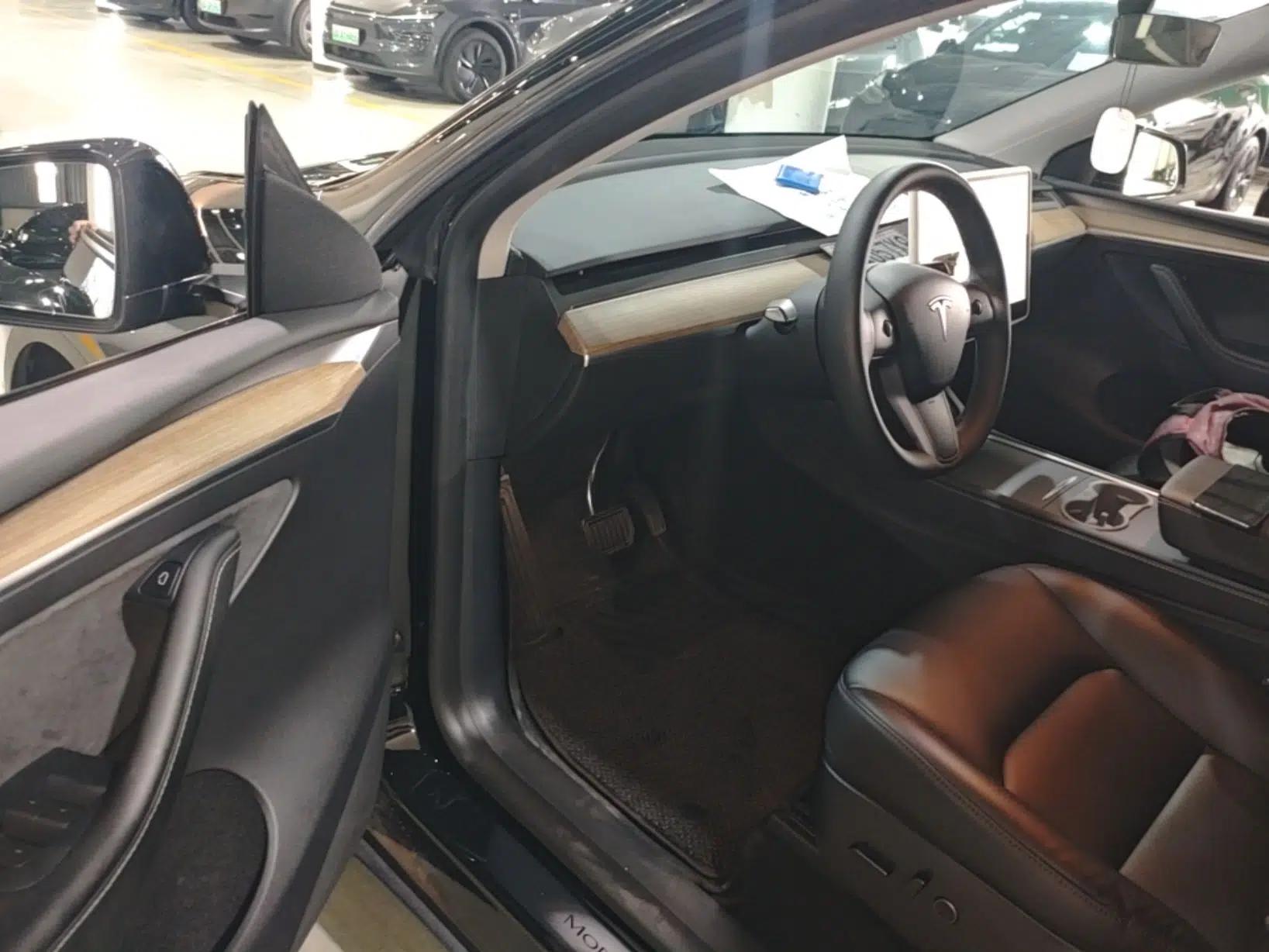 Tesla Model Y 2022 Revised Version Rear-Wheel Drive — миниатюра 18