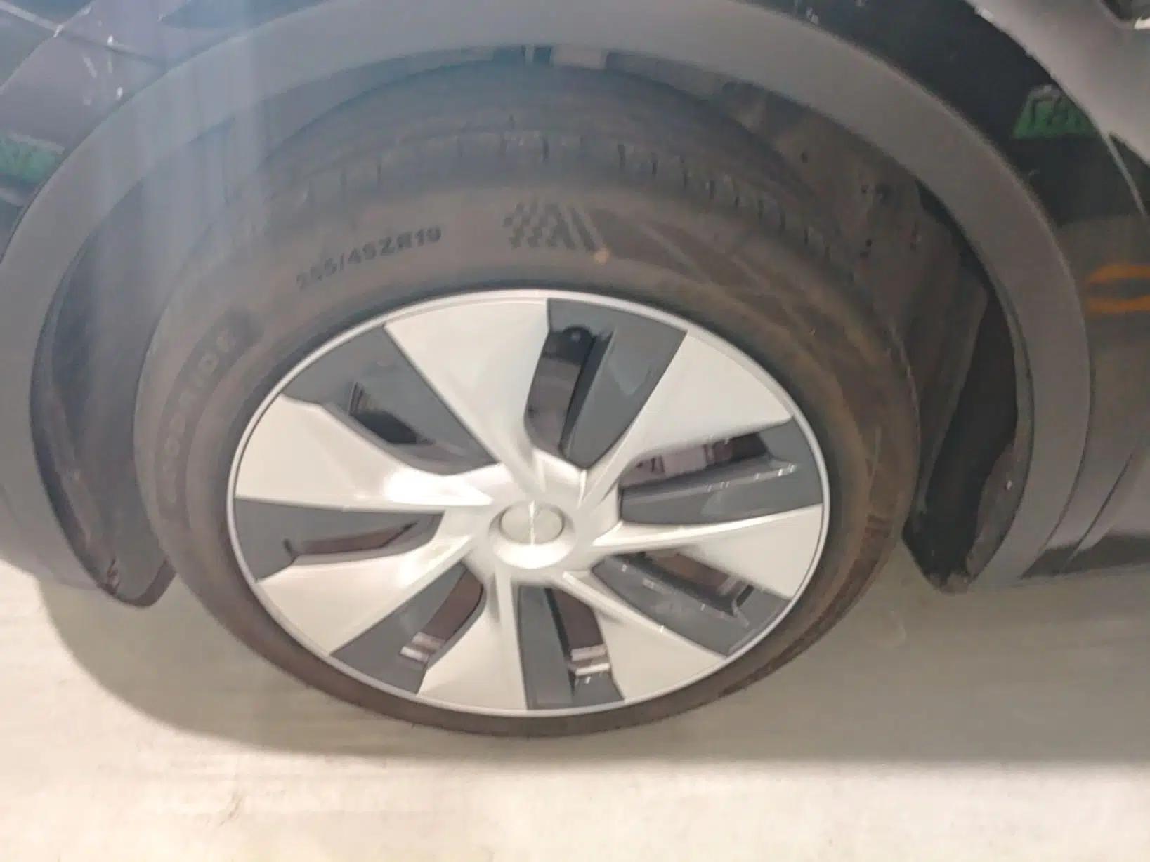 Tesla Model Y 2022 Revised Version Rear-Wheel Drive — миниатюра 10