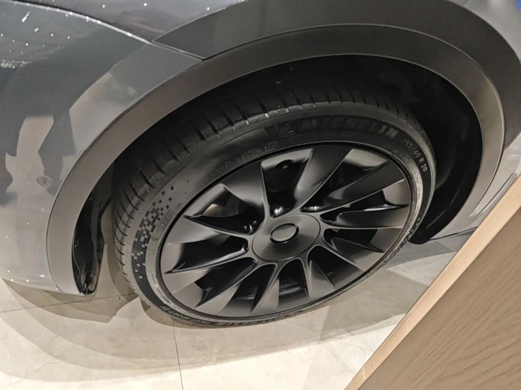 Tesla Model Y 2022 Revised Version Rear-Wheel Drive — миниатюра 10
