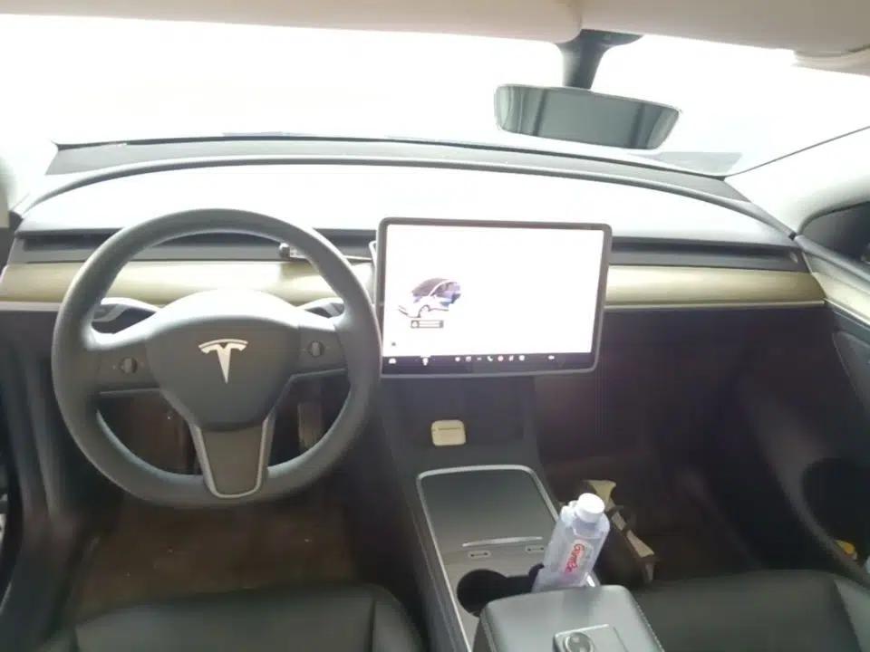 Tesla Model Y 2022 Revised Version Rear-Wheel Drive — миниатюра 12