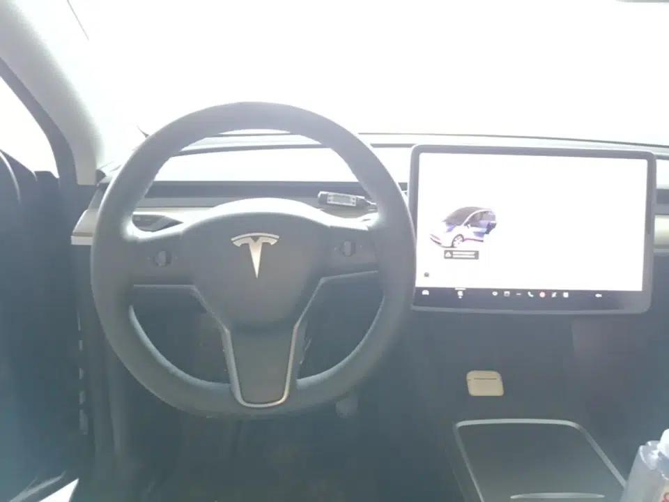 Tesla Model Y 2022 Revised Version Rear-Wheel Drive — миниатюра 13