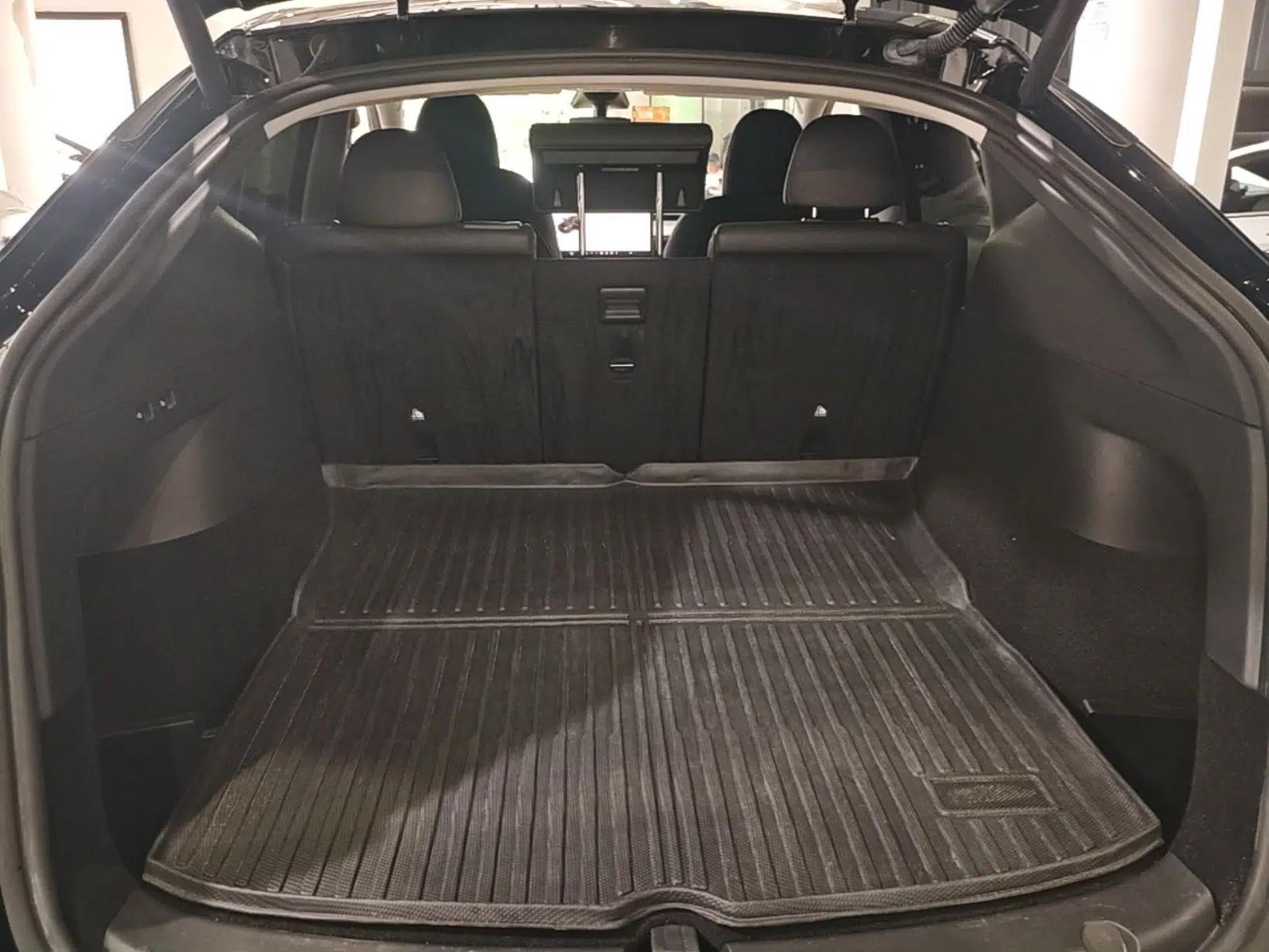 Tesla Model Y 2022 Revised Version Rear-Wheel Drive — миниатюра 22