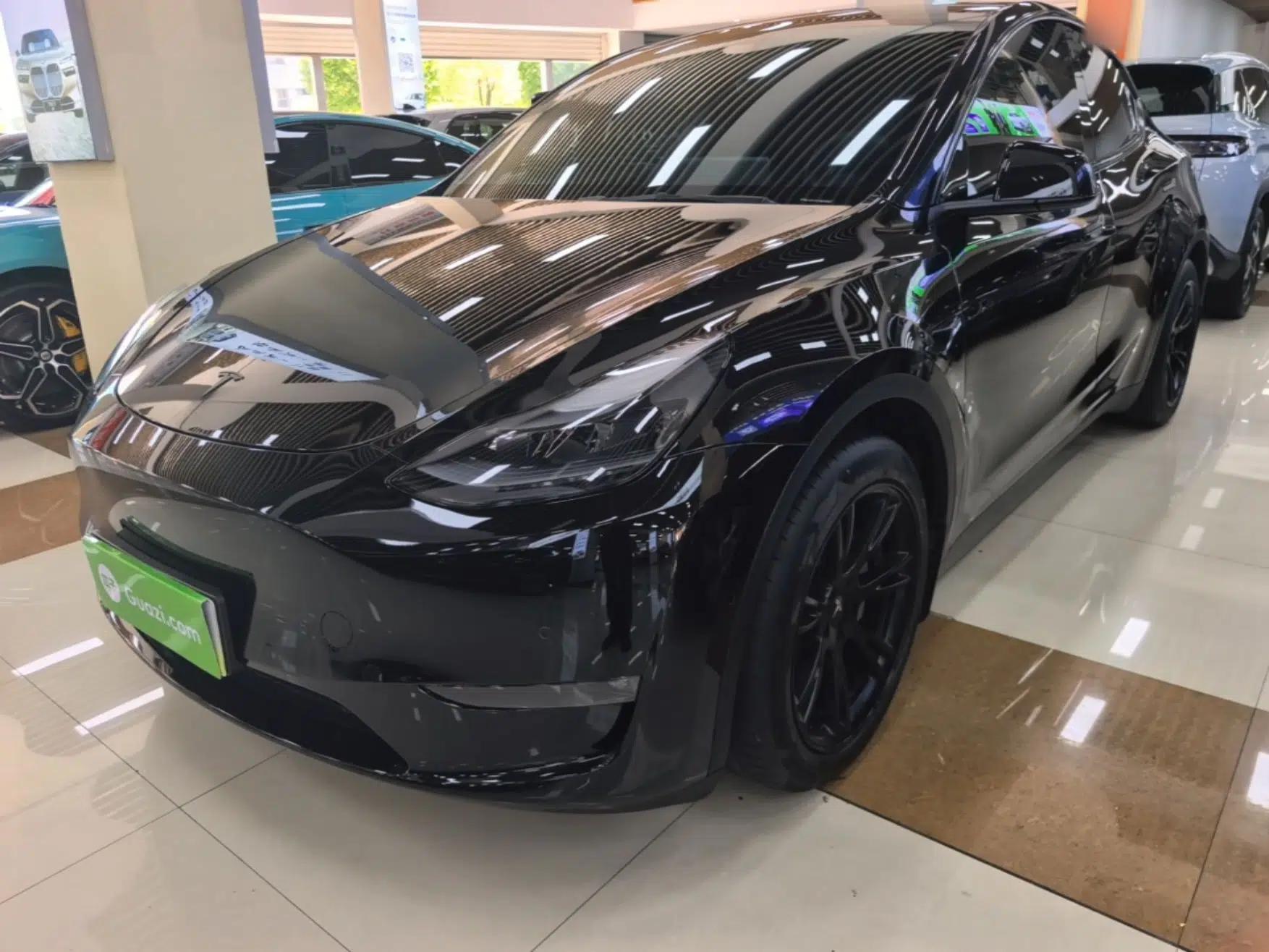 Tesla Model Y 2021 Standard Range Rear-Wheel Drive Version — миниатюра 1