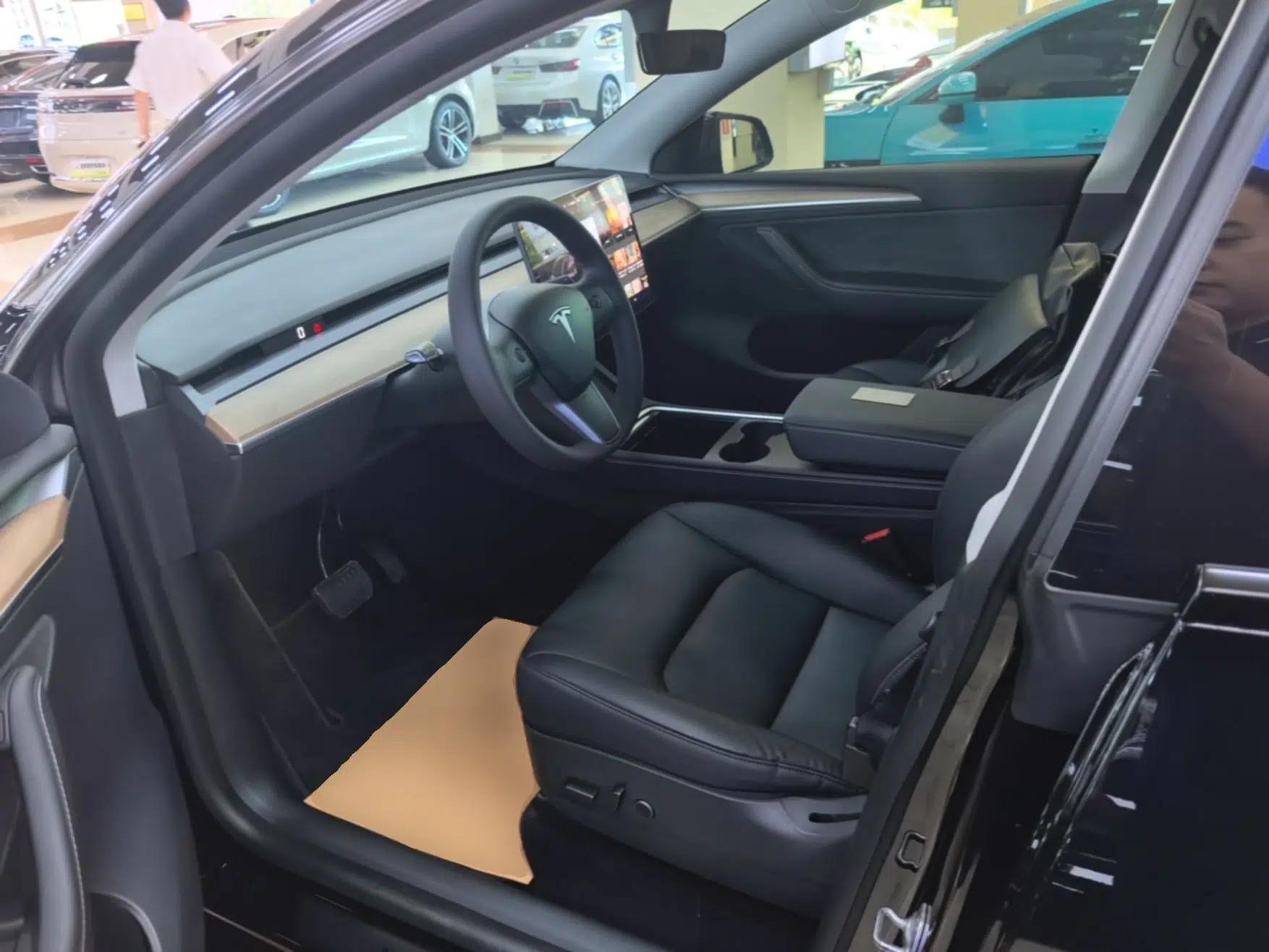 Tesla Model Y 2021 Standard Range Rear-Wheel Drive Version — миниатюра 17
