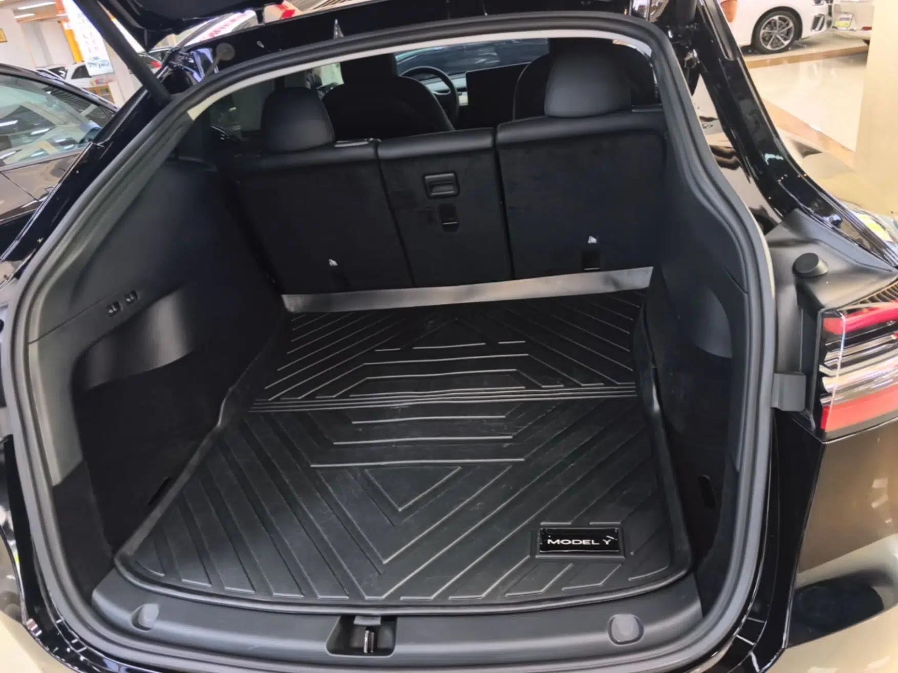 Tesla Model Y 2021 Standard Range Rear-Wheel Drive Version — миниатюра 22