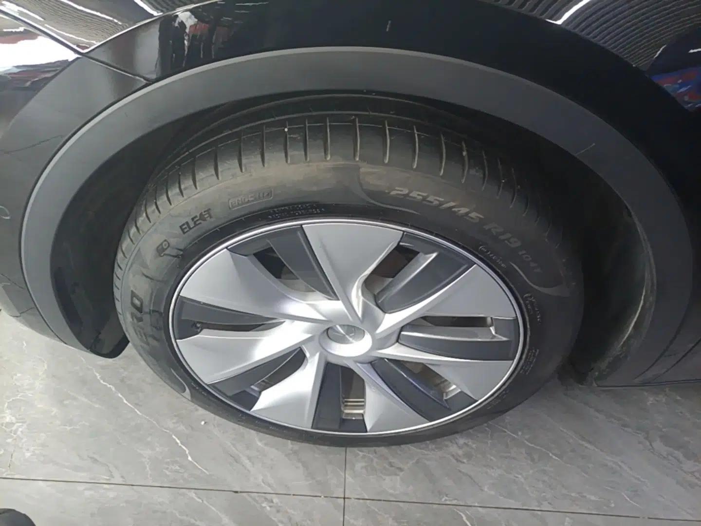 Tesla Model Y 2022 Revised Version Rear-Wheel Drive — миниатюра 10