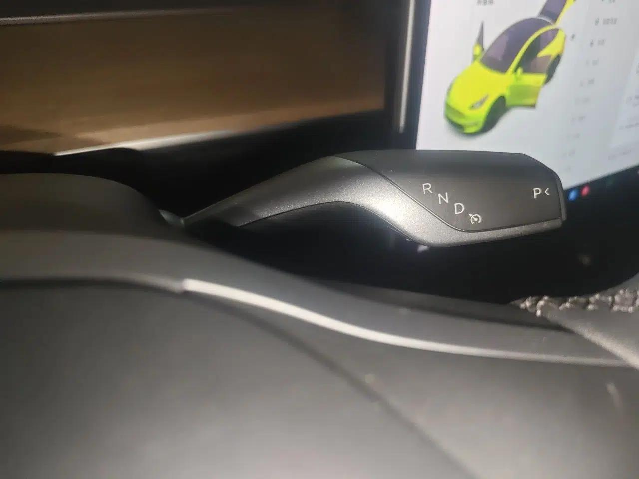 Tesla Model Y 2021 Standard Range Rear-Wheel Drive Version — миниатюра 14