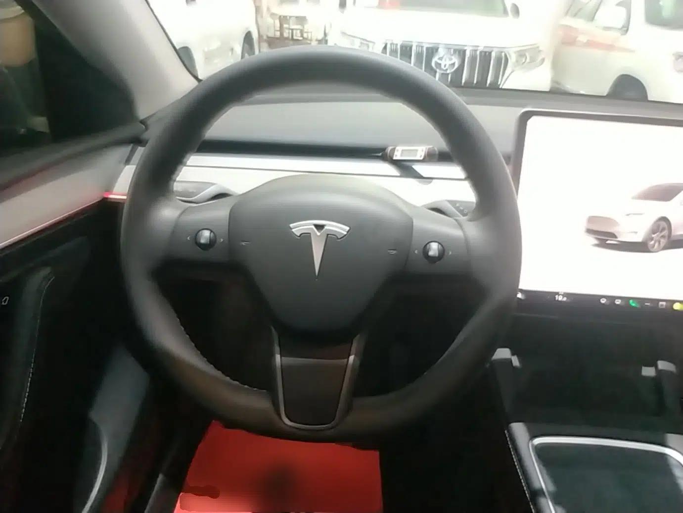Tesla Model Y 2023 Rear-Wheel-Drive Version — миниатюра 13