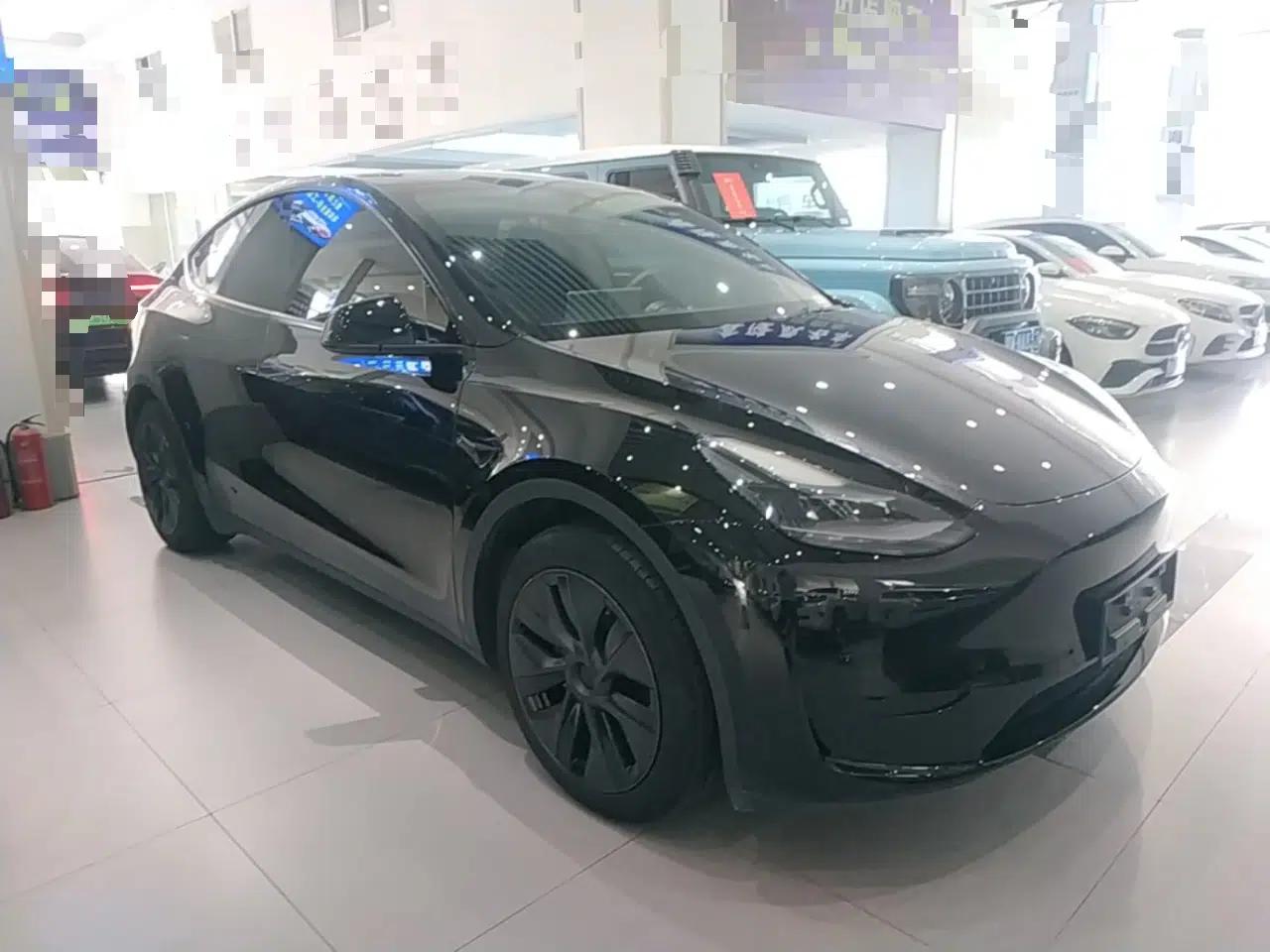 Tesla Model Y 2023 Rear-Wheel-Drive Version — миниатюра 3