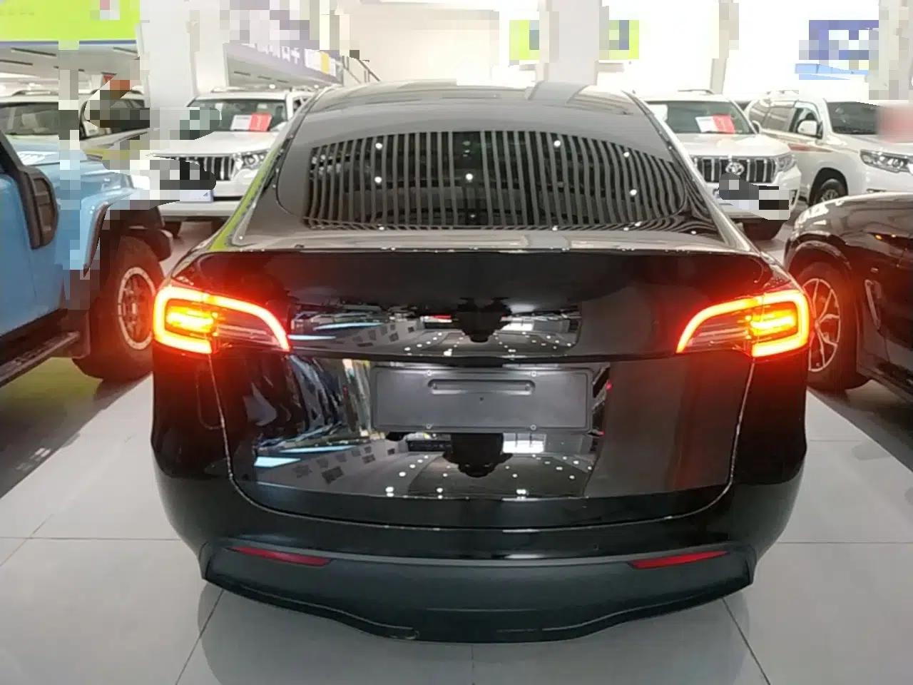 Tesla Model Y 2023 Rear-Wheel-Drive Version — миниатюра 5