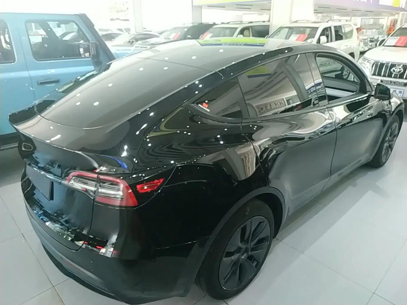 Tesla Model Y 2023 Rear-Wheel-Drive Version — миниатюра 6