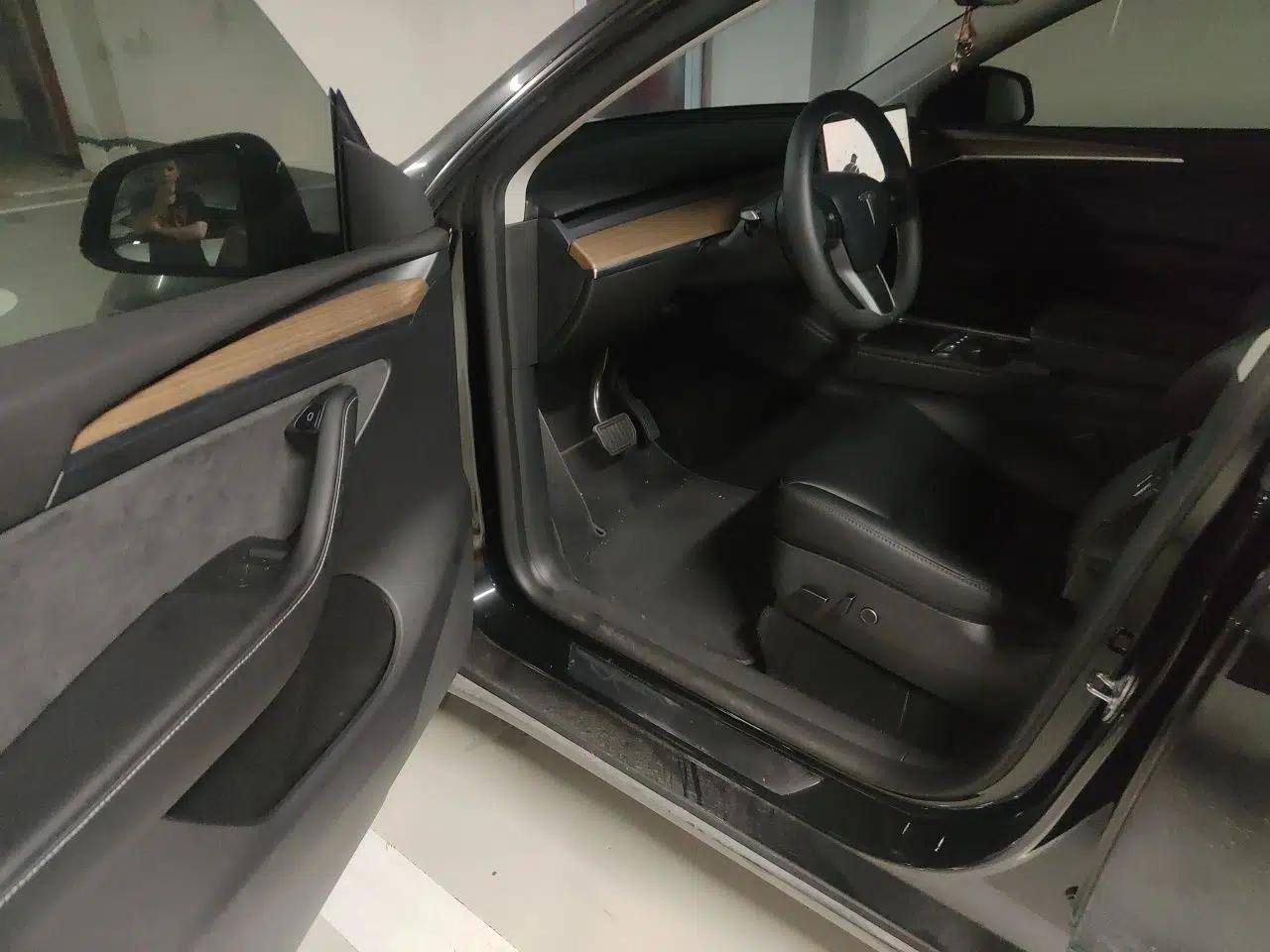 Tesla Model Y 2022 Revised Version Rear-Wheel Drive — миниатюра 13