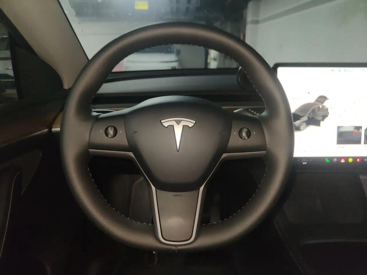 Tesla Model Y 2022 Revised Version Rear-Wheel Drive — миниатюра 7