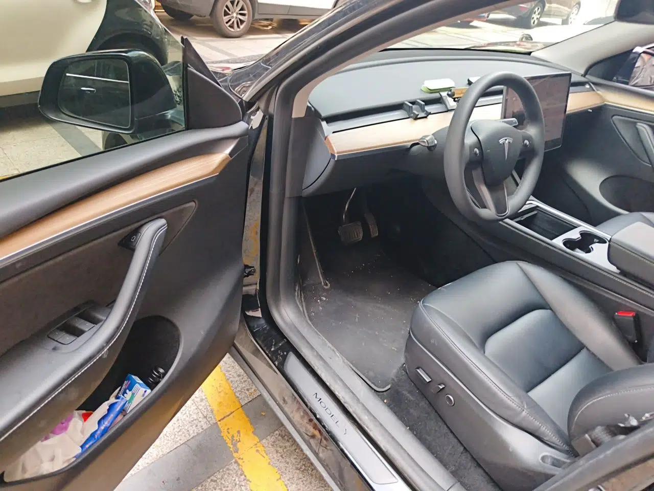 Tesla Model Y 2022 Revised Version Rear-Wheel Drive — миниатюра 13