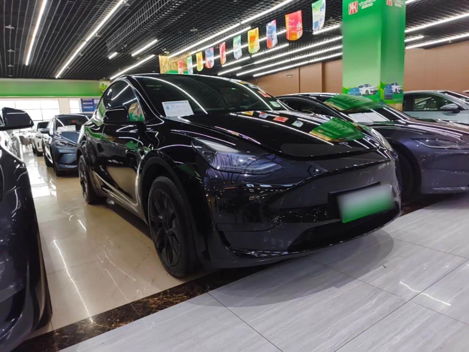 Tesla Model Y 2023 Rear-Wheel-Drive Version — миниатюра 3