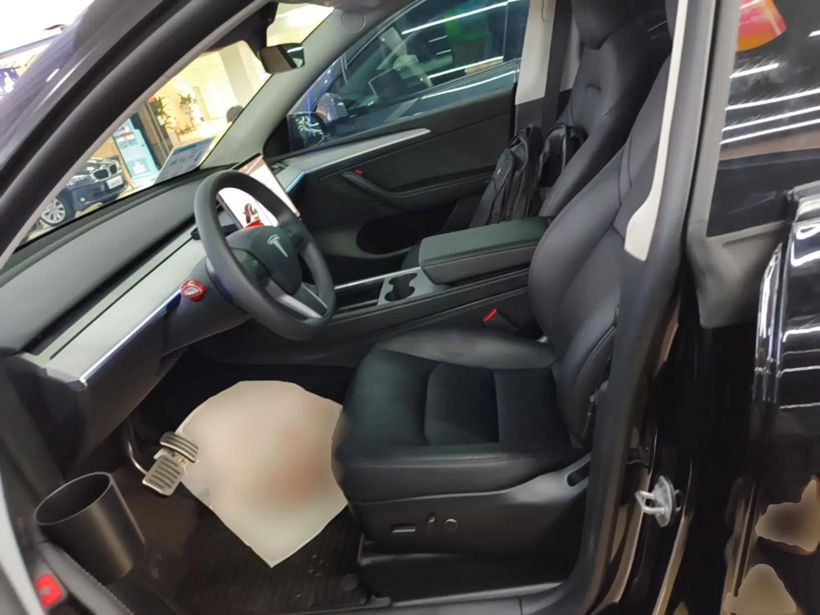 Tesla Model Y 2023 Rear-Wheel-Drive Version — миниатюра 22