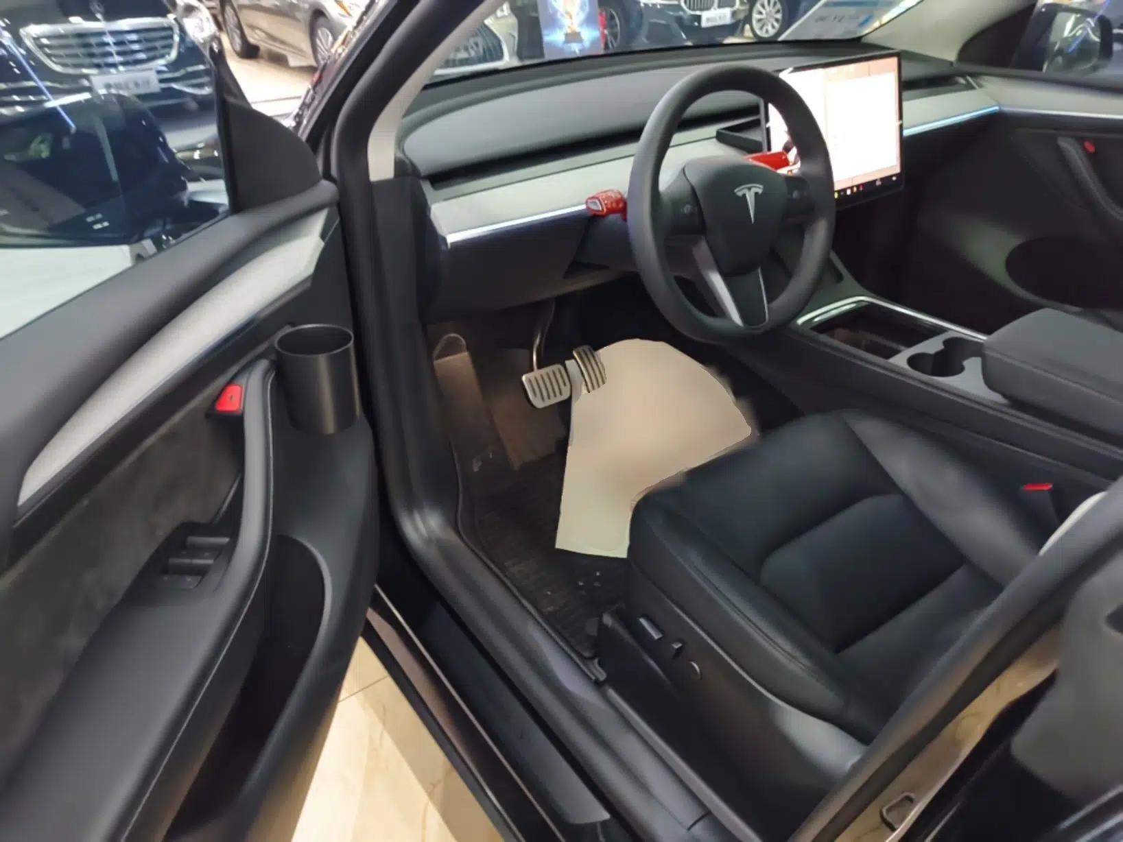 Tesla Model Y 2023 Rear-Wheel-Drive Version — миниатюра 23