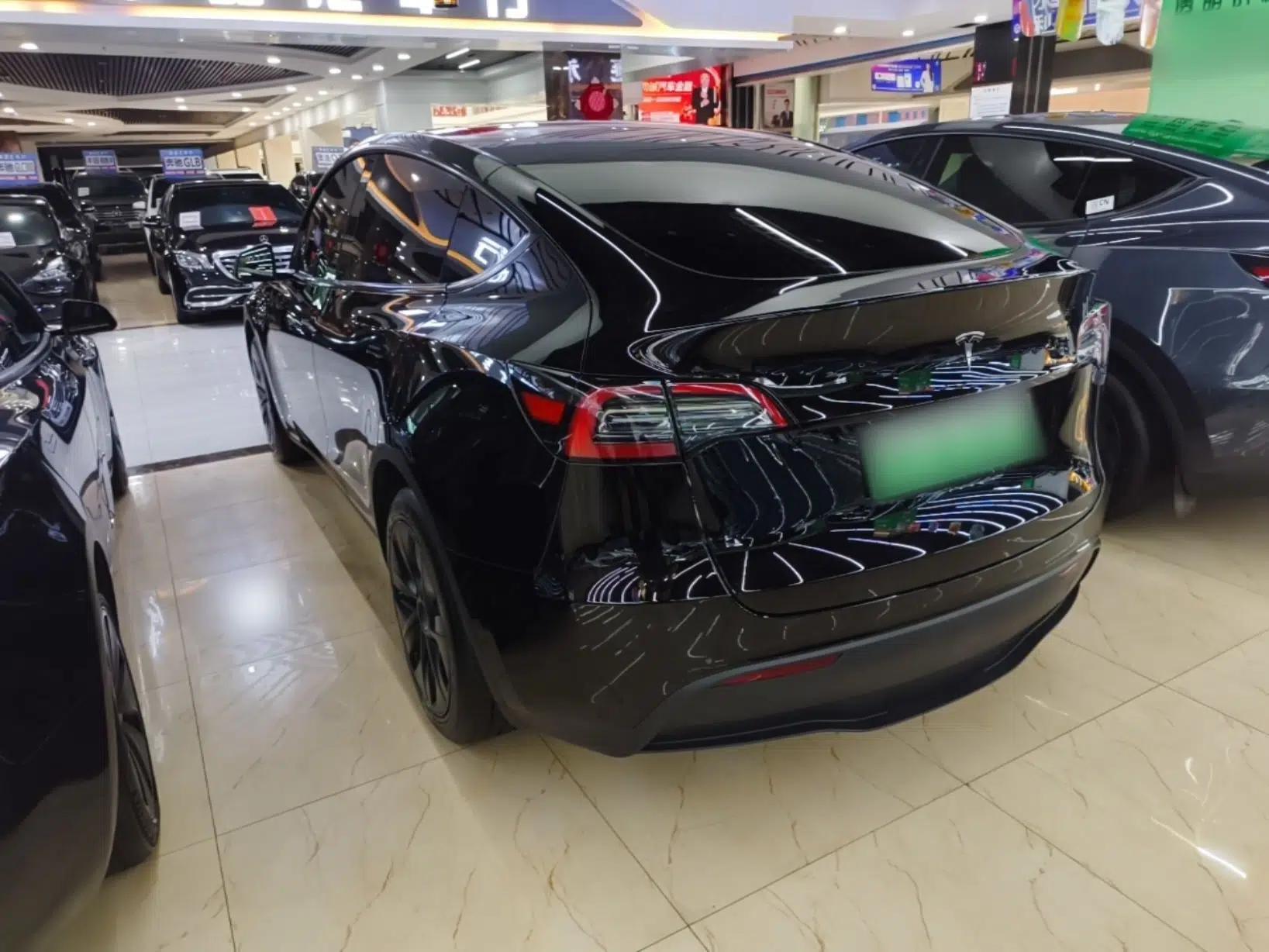 Tesla Model Y 2023 Rear-Wheel-Drive Version — миниатюра 4