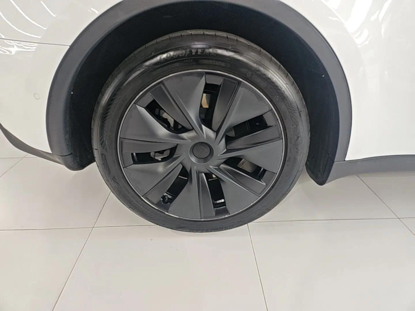 Tesla Model Y 2023 Rear-Wheel-Drive Version — миниатюра 11
