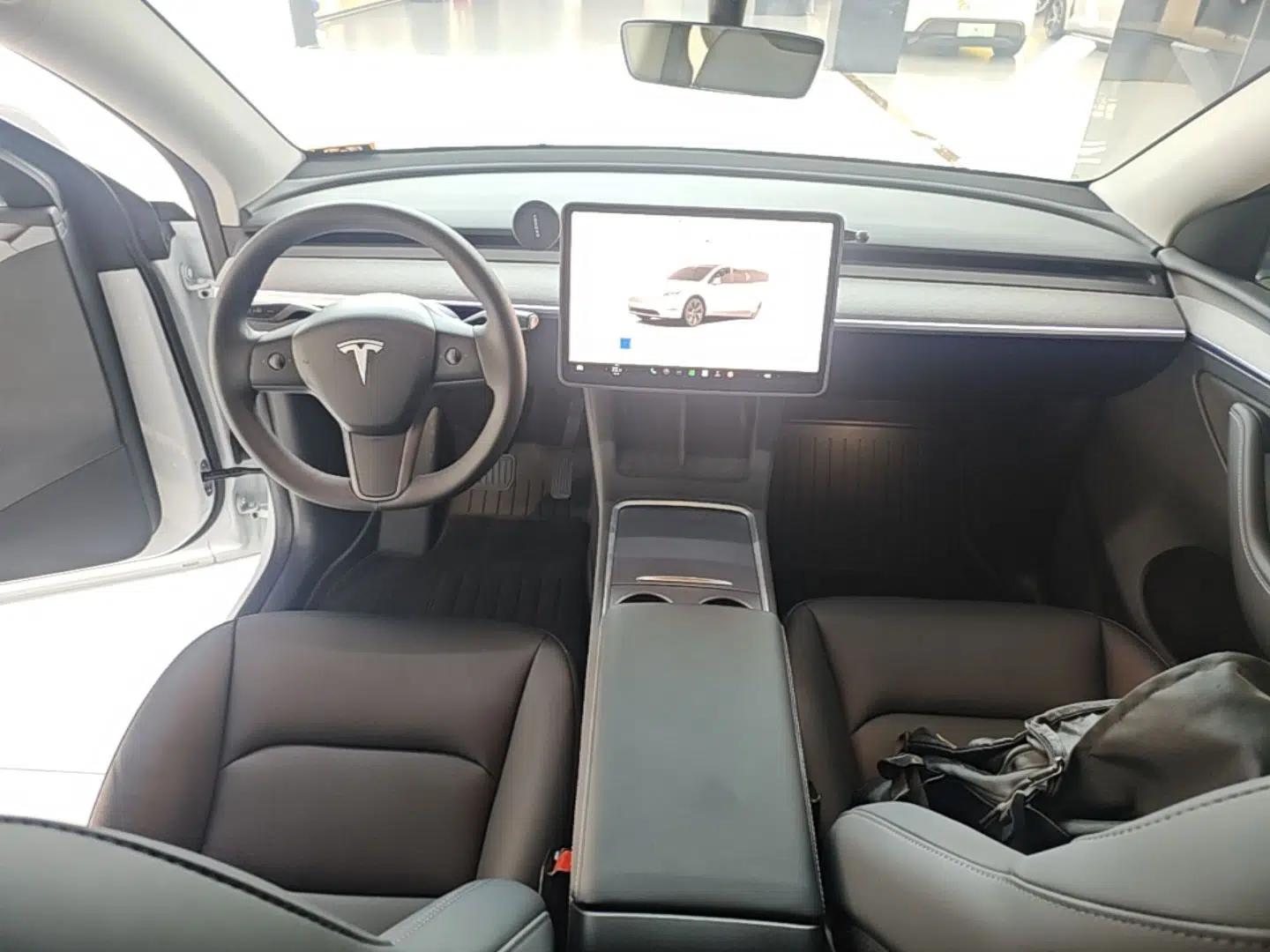 Tesla Model Y 2023 Rear-Wheel-Drive Version — миниатюра 12