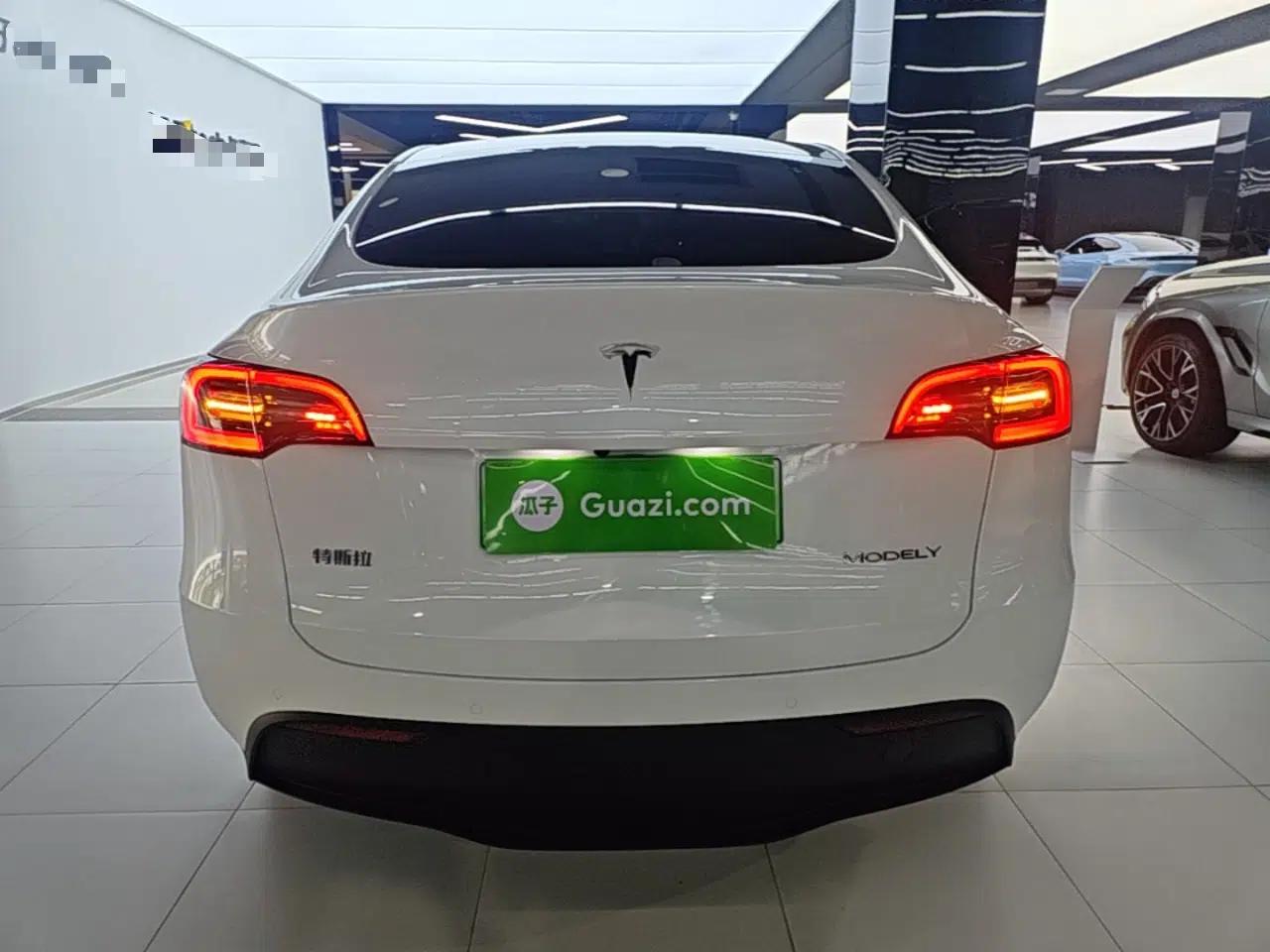Tesla Model Y 2023 Rear-Wheel-Drive Version — миниатюра 5