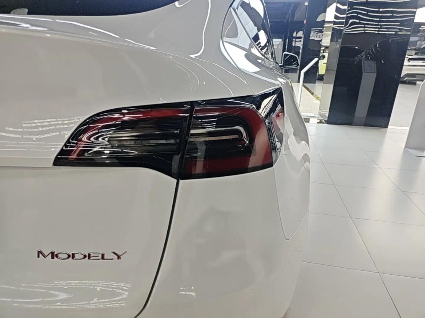 Tesla Model Y 2023 Rear-Wheel-Drive Version — миниатюра 9