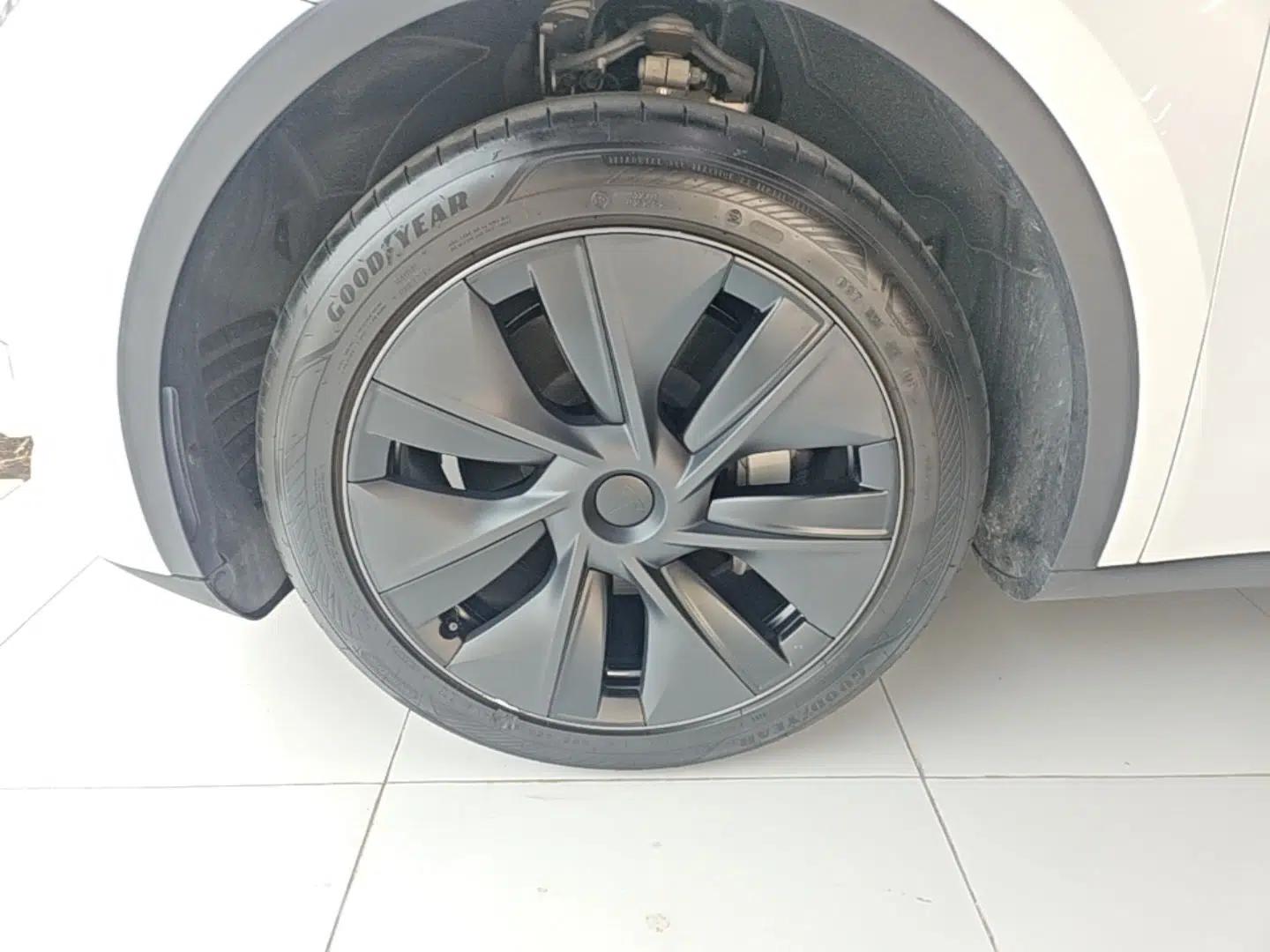 Tesla Model Y 2023 Rear-Wheel-Drive Version — миниатюра 10