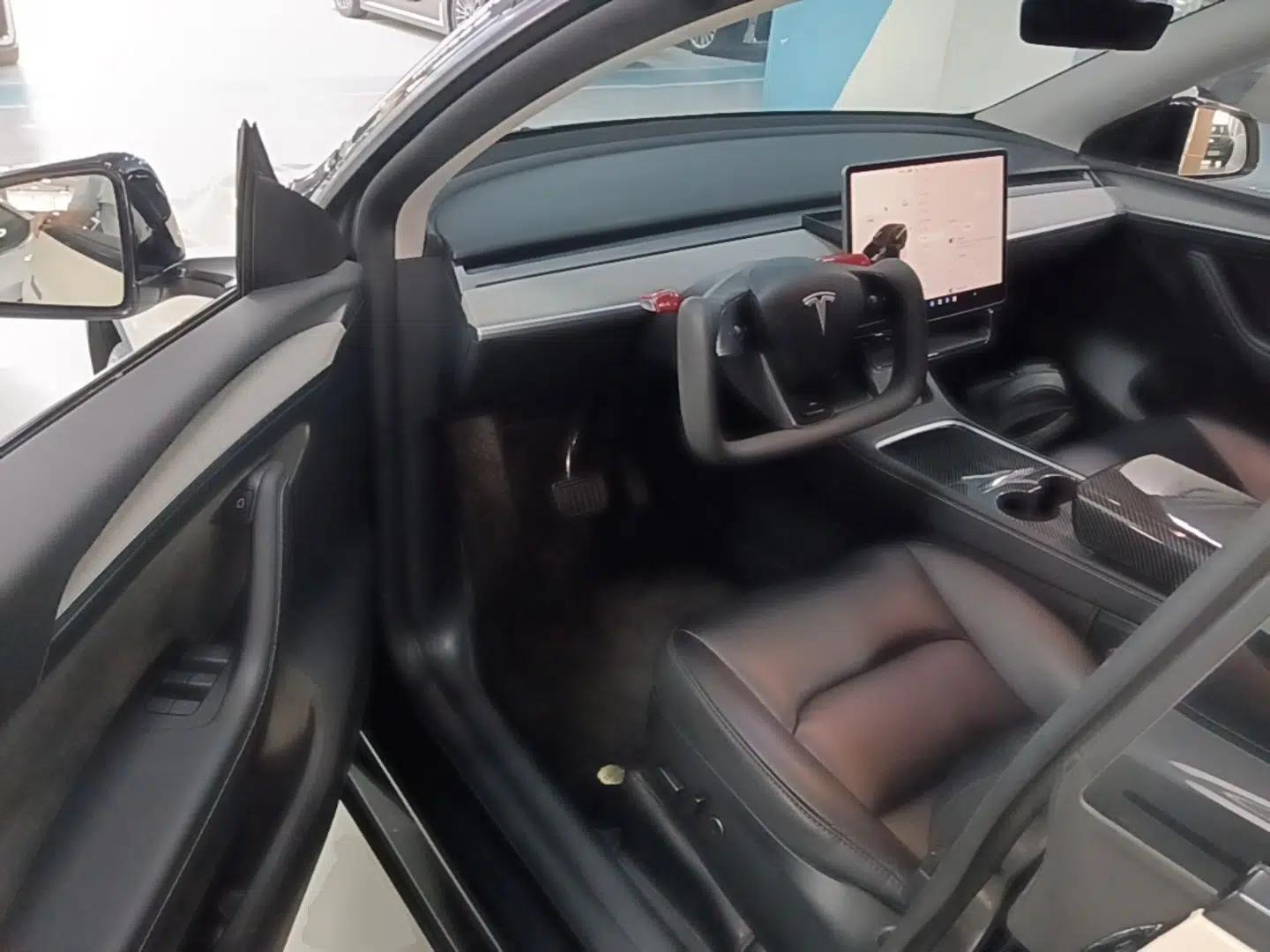 Tesla Model Y 2023 Rear-Wheel-Drive Version — миниатюра 18