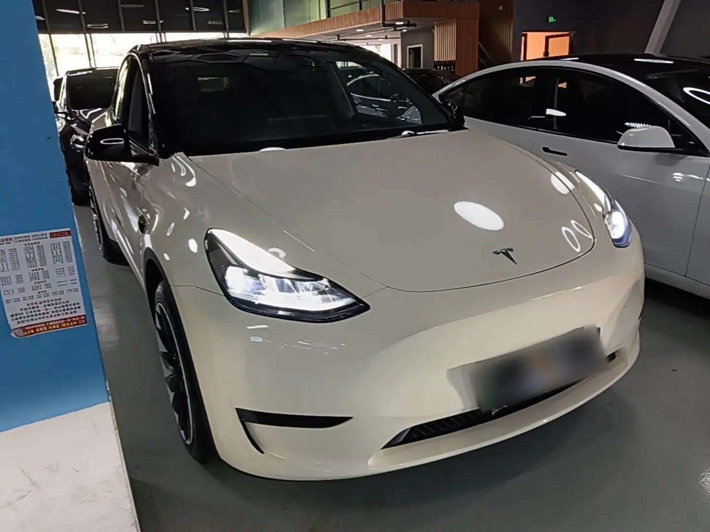 Tesla Model Y 2023 Rear-Wheel-Drive Version — миниатюра 3