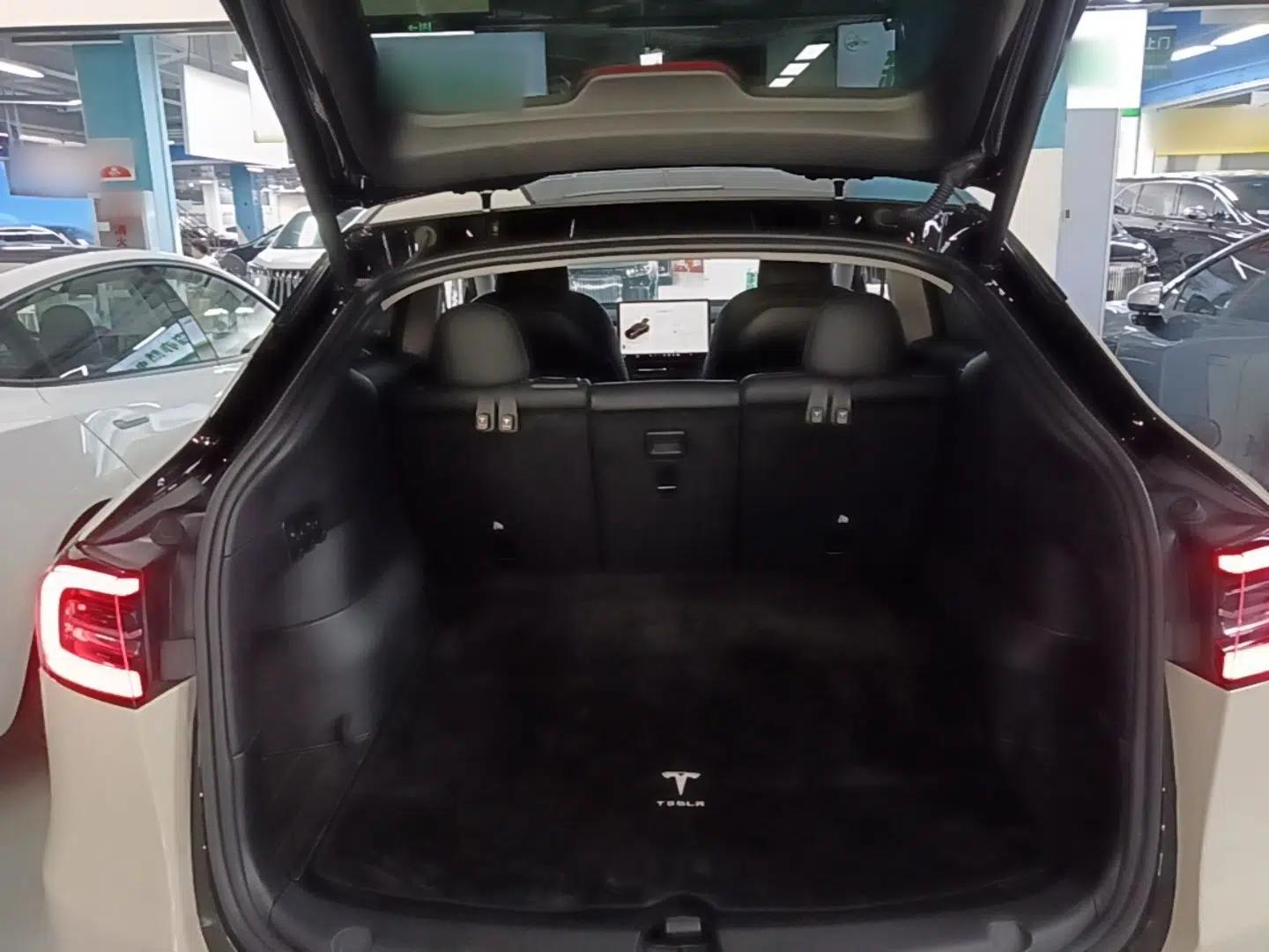 Tesla Model Y 2023 Rear-Wheel-Drive Version — миниатюра 22