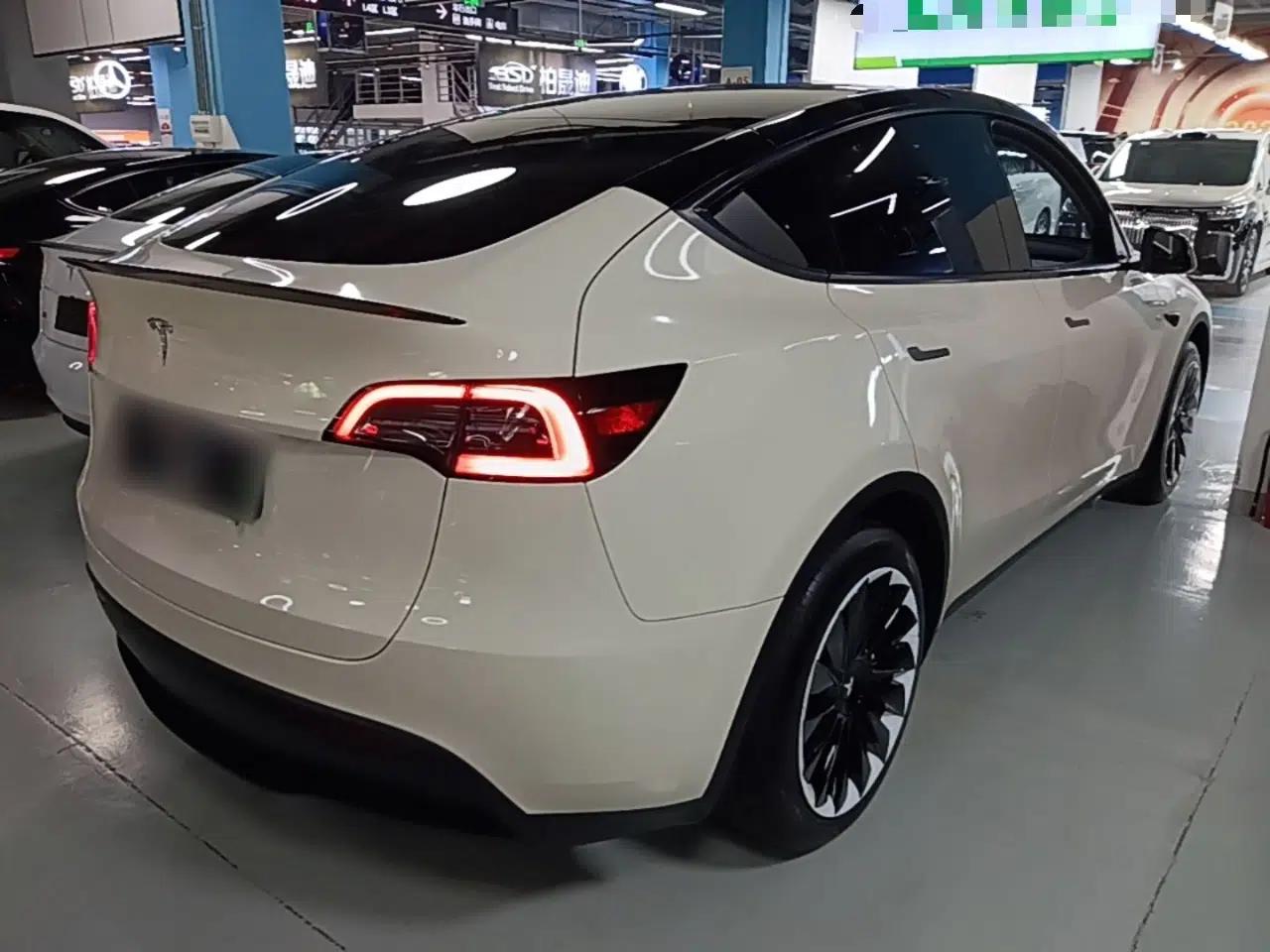 Tesla Model Y 2023 Rear-Wheel-Drive Version — миниатюра 6