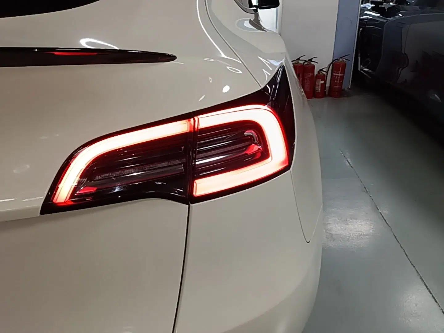 Tesla Model Y 2023 Rear-Wheel-Drive Version — миниатюра 9