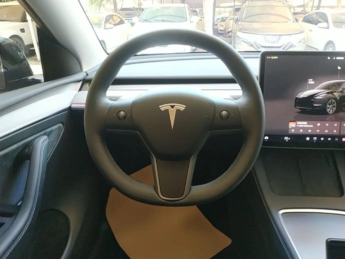Tesla Model Y 2023 Rear-Wheel-Drive Version — миниатюра 13