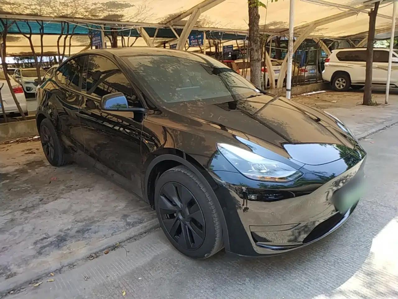 Tesla Model Y 2023 Rear-Wheel-Drive Version — миниатюра 3