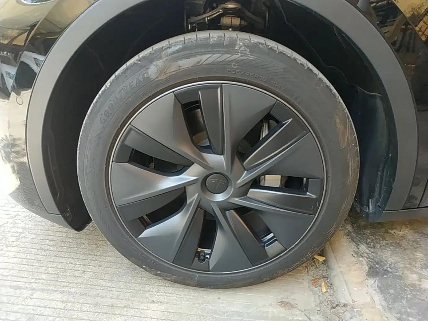 Tesla Model Y 2023 Rear-Wheel-Drive Version — миниатюра 10